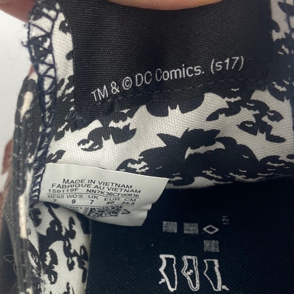 Converse All Star Chuck Taylor Low Top DC Comics Batgirl‎ Sneakers M-7/W-9 - Picture 7 of 16